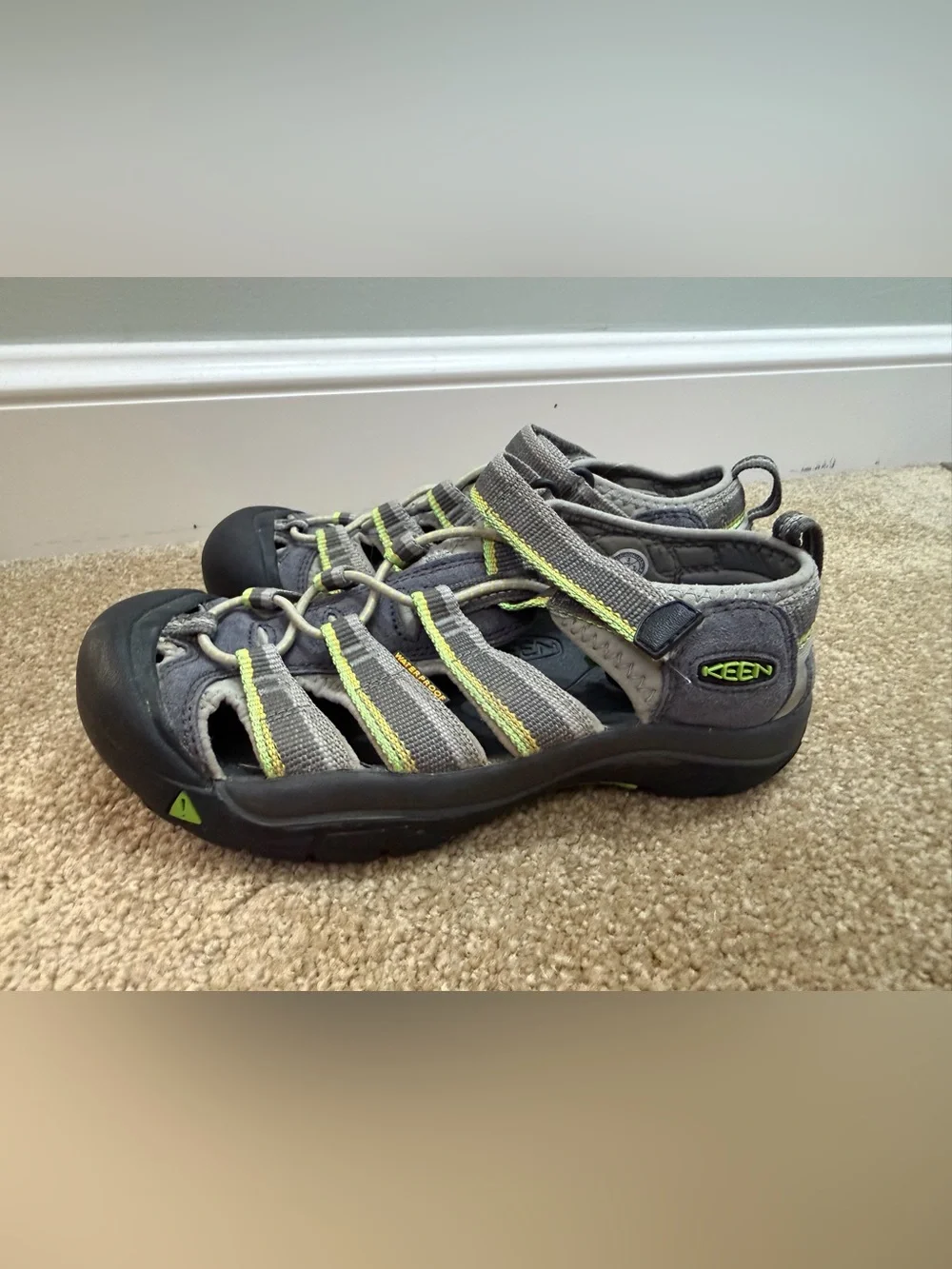 Keen Newport Grey Green H2 Waterproof Outdoor Sandals Youth Size 3